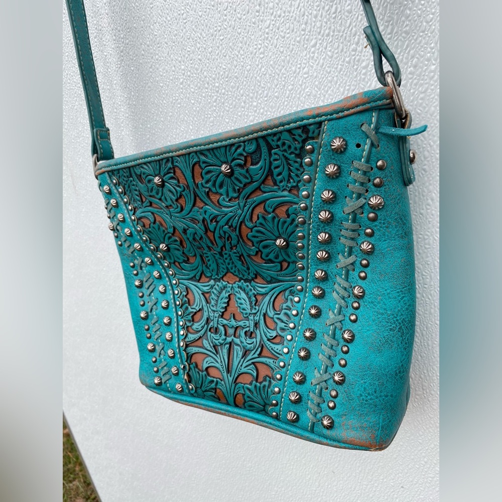 Trinity Ranch Purse - Picture 2 of 11